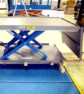 Superlow lifting table with two ramps
