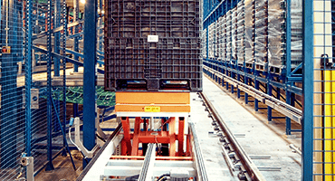 Integrated lifting table in warehouse