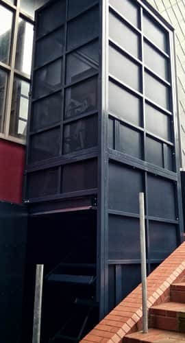 mastlift outside of building