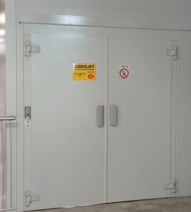 Hidral goods lift with steel doors