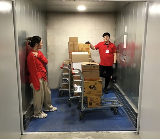 Translyft goods lift with attendant
