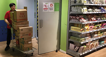 Translyft goods lift inside supermarked 