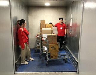 Goods lift between level in 1 supermarket