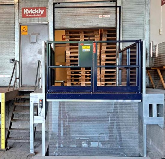 Goods Lift Increases Flexibility in Supermarket1